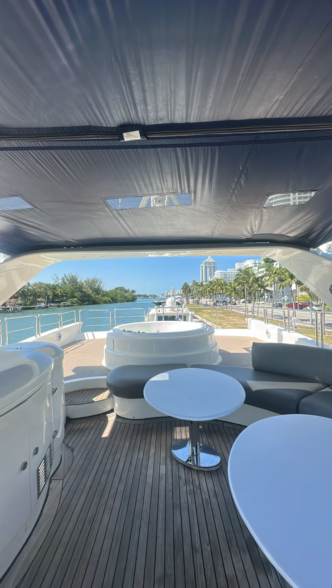 105ft Azimut photo 3