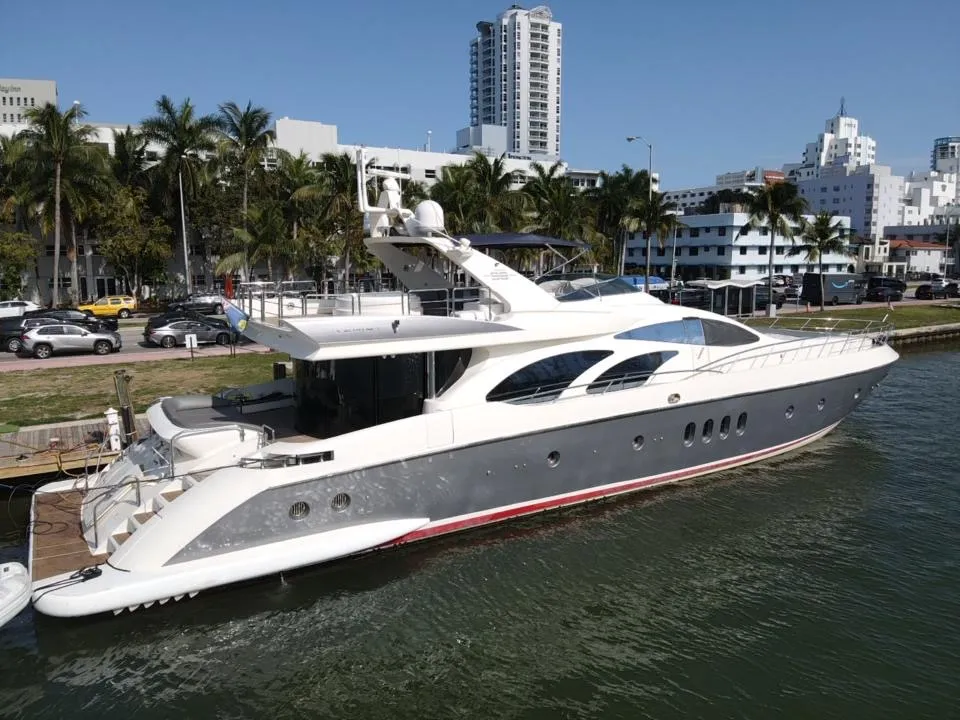105ft Azimut photo 5