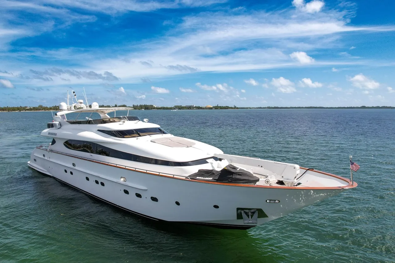 110ft Maiora photo 2