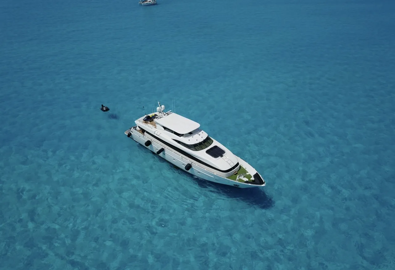 120ft Baglietto photo 2
