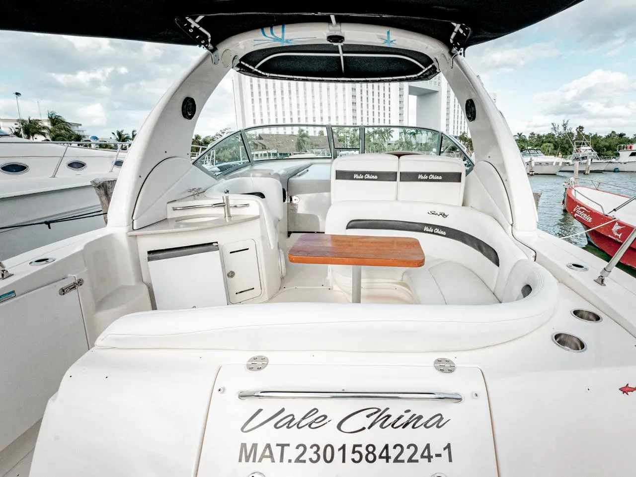 32ft Sea Ray photo 2