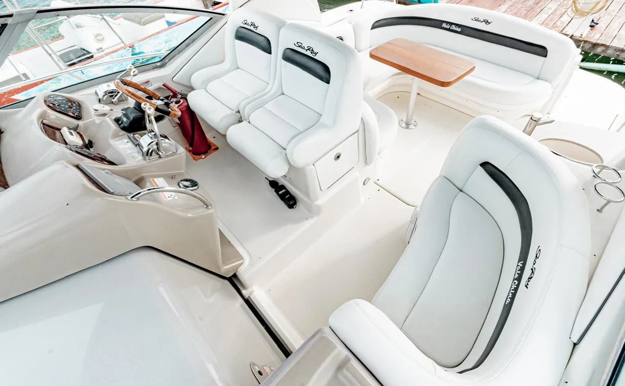 32ft Sea Ray photo 3