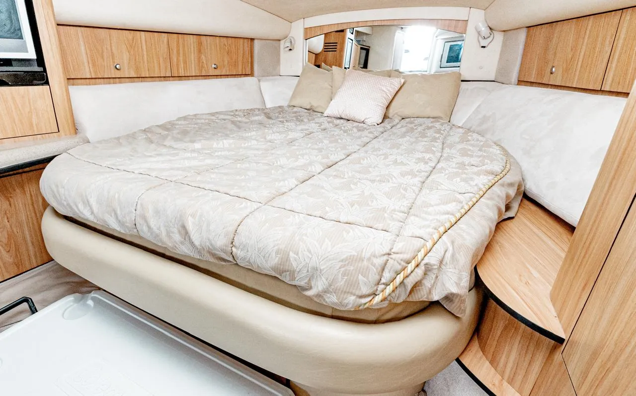 32ft Sea Ray photo 5