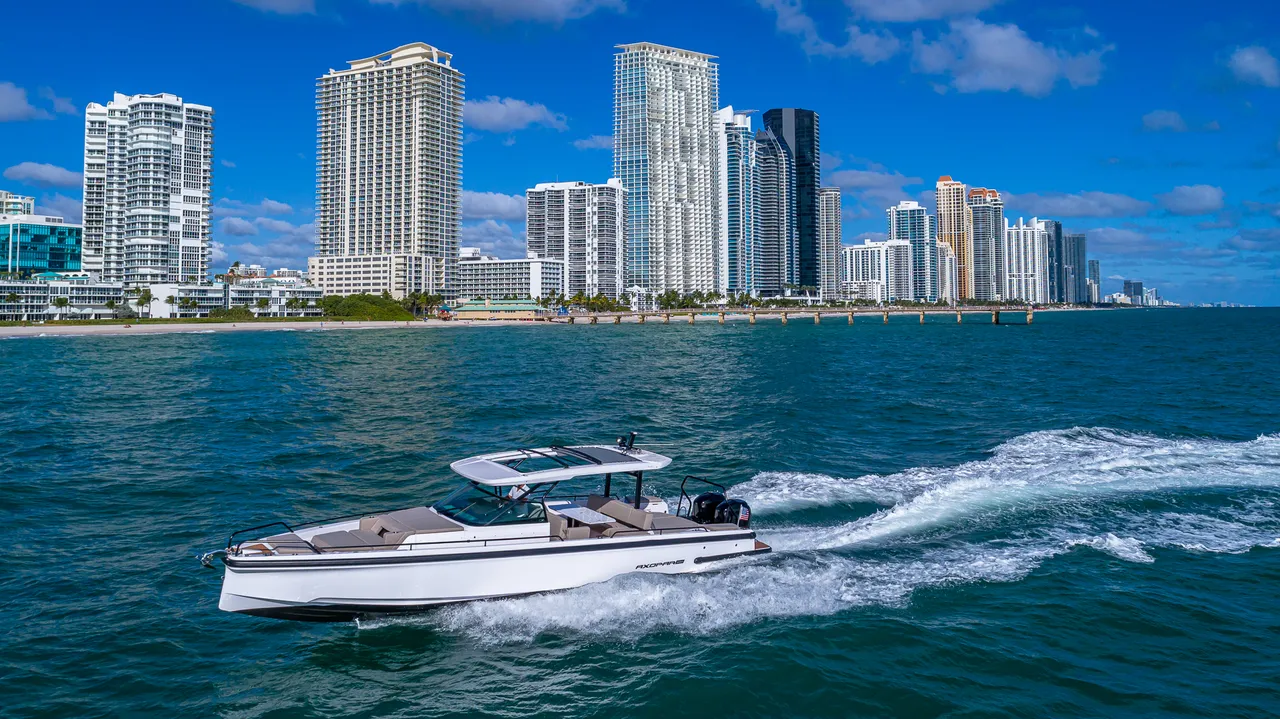 38ft Axopar - Bimini photo 3