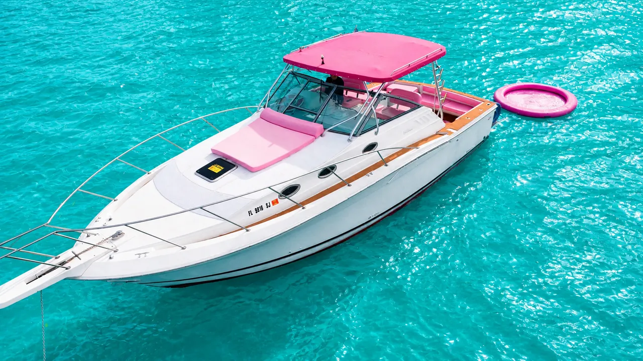 38ft Pink Express Cruiser — photo 1