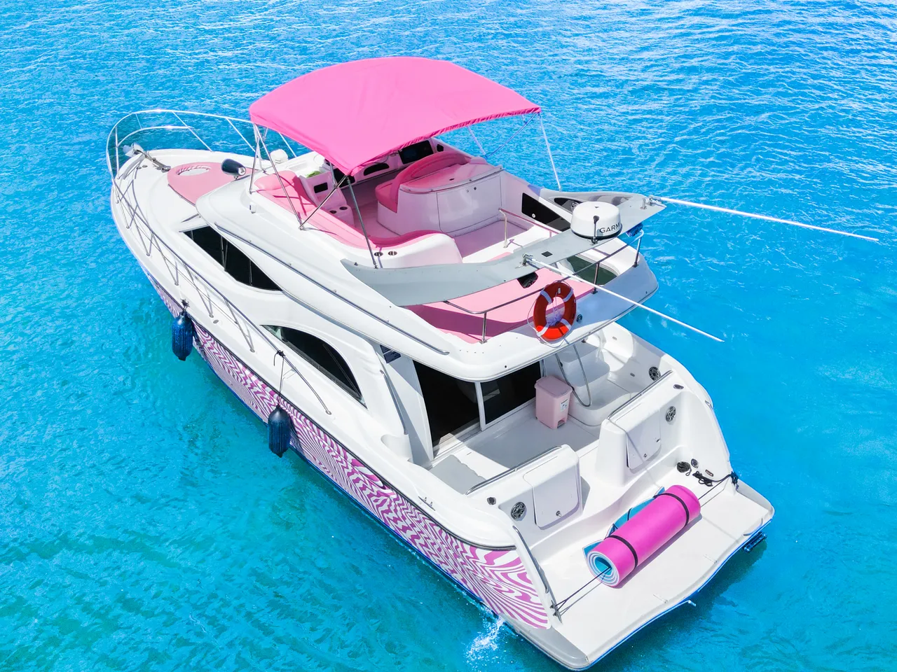 46ft Maxum Pink — photo 1