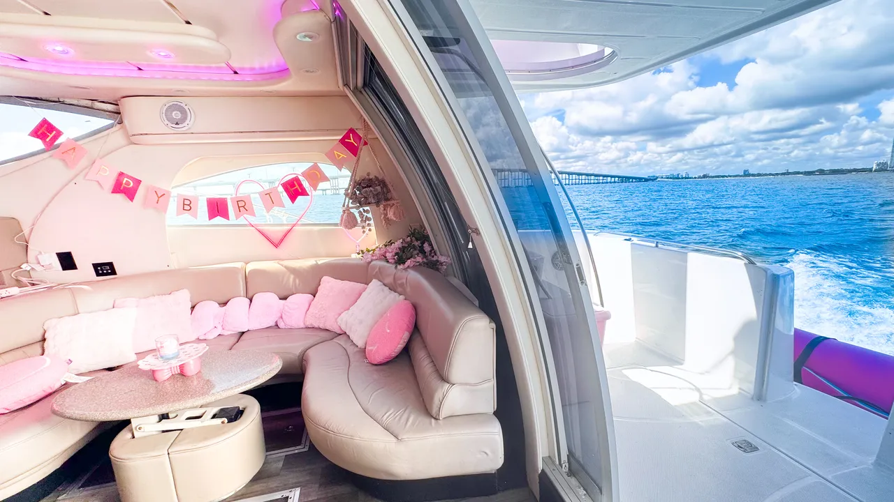 46ft Maxum Pink photo 4