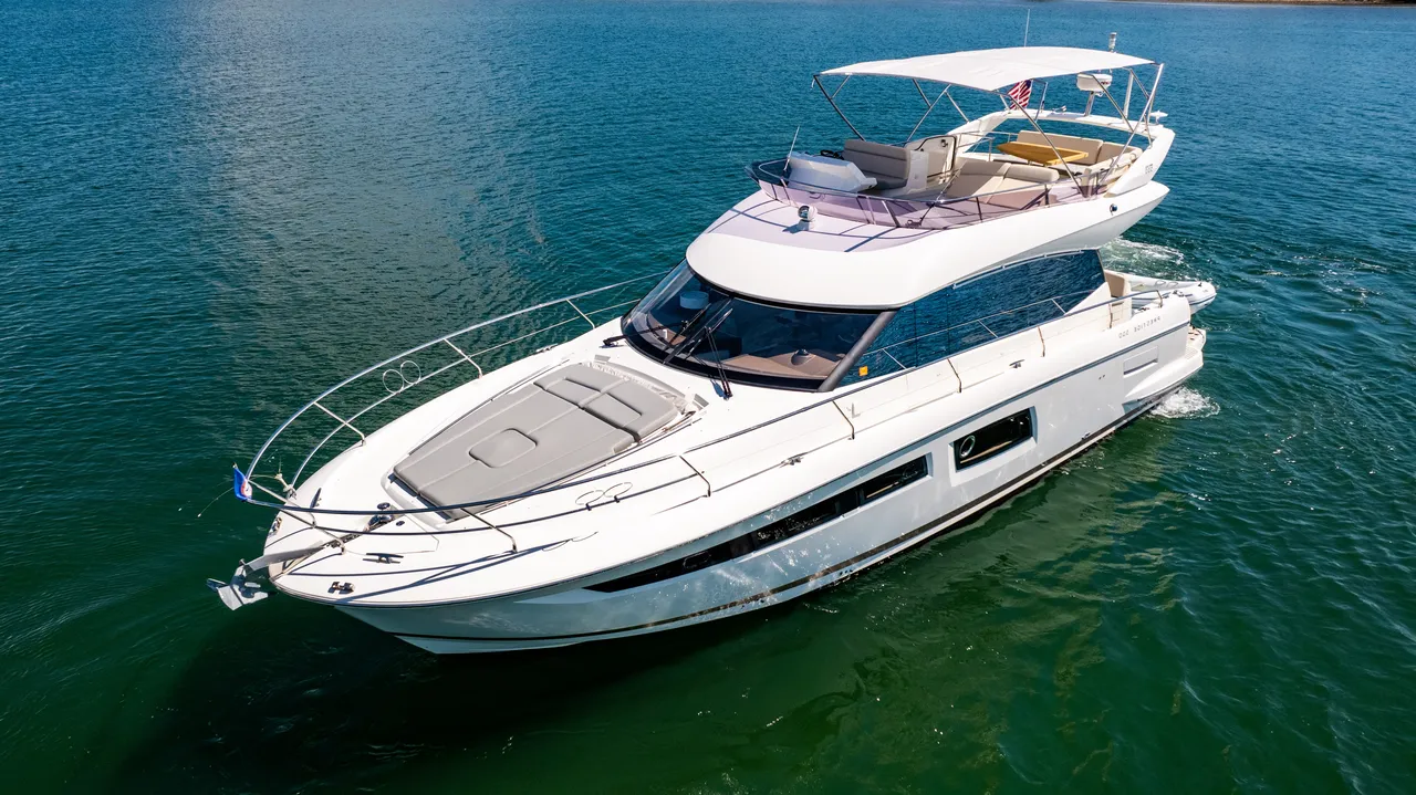 How to Charter a Yacht From Miami to the Bahamas