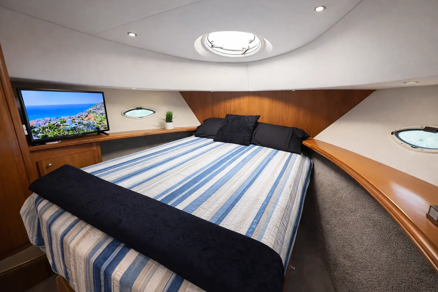 54ft Silverton Flybridge photo 3