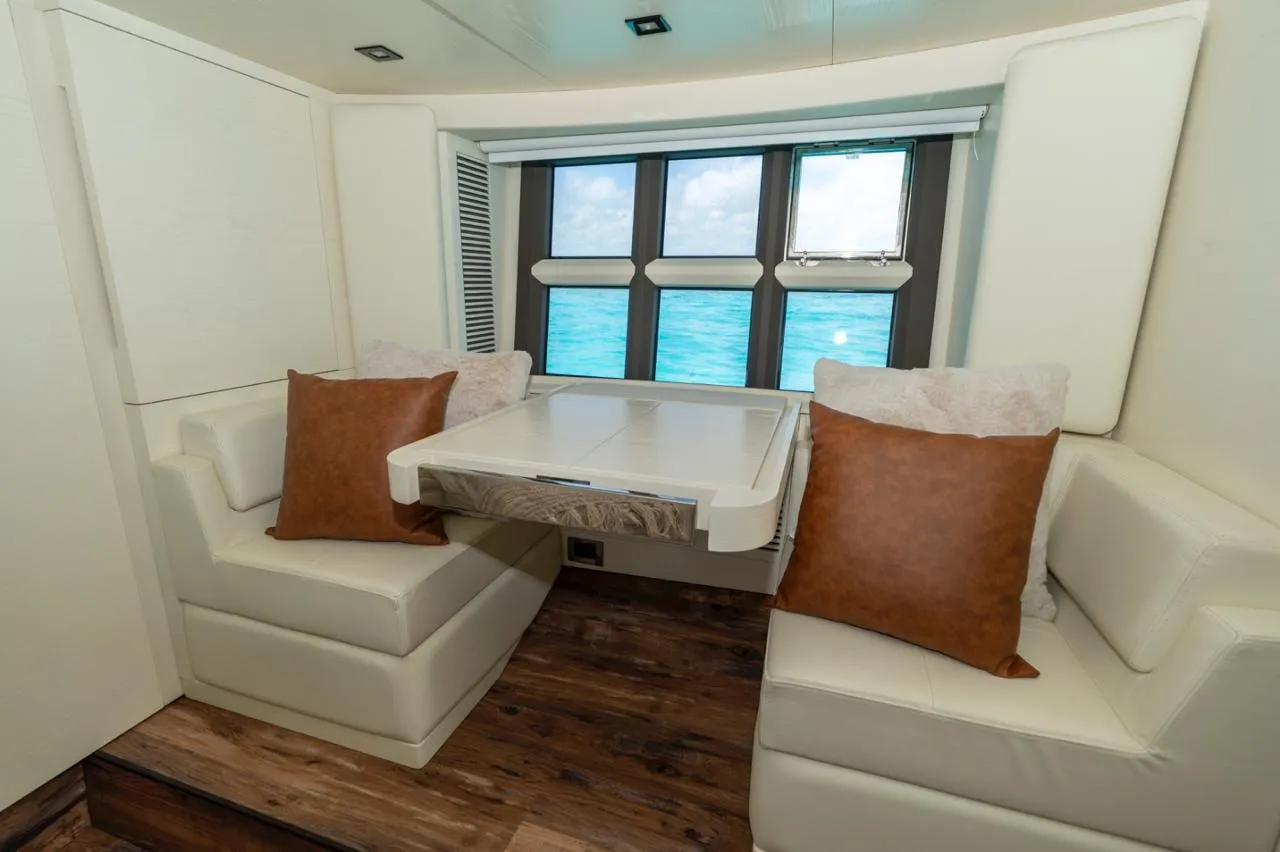 55ft Azimut photo 4