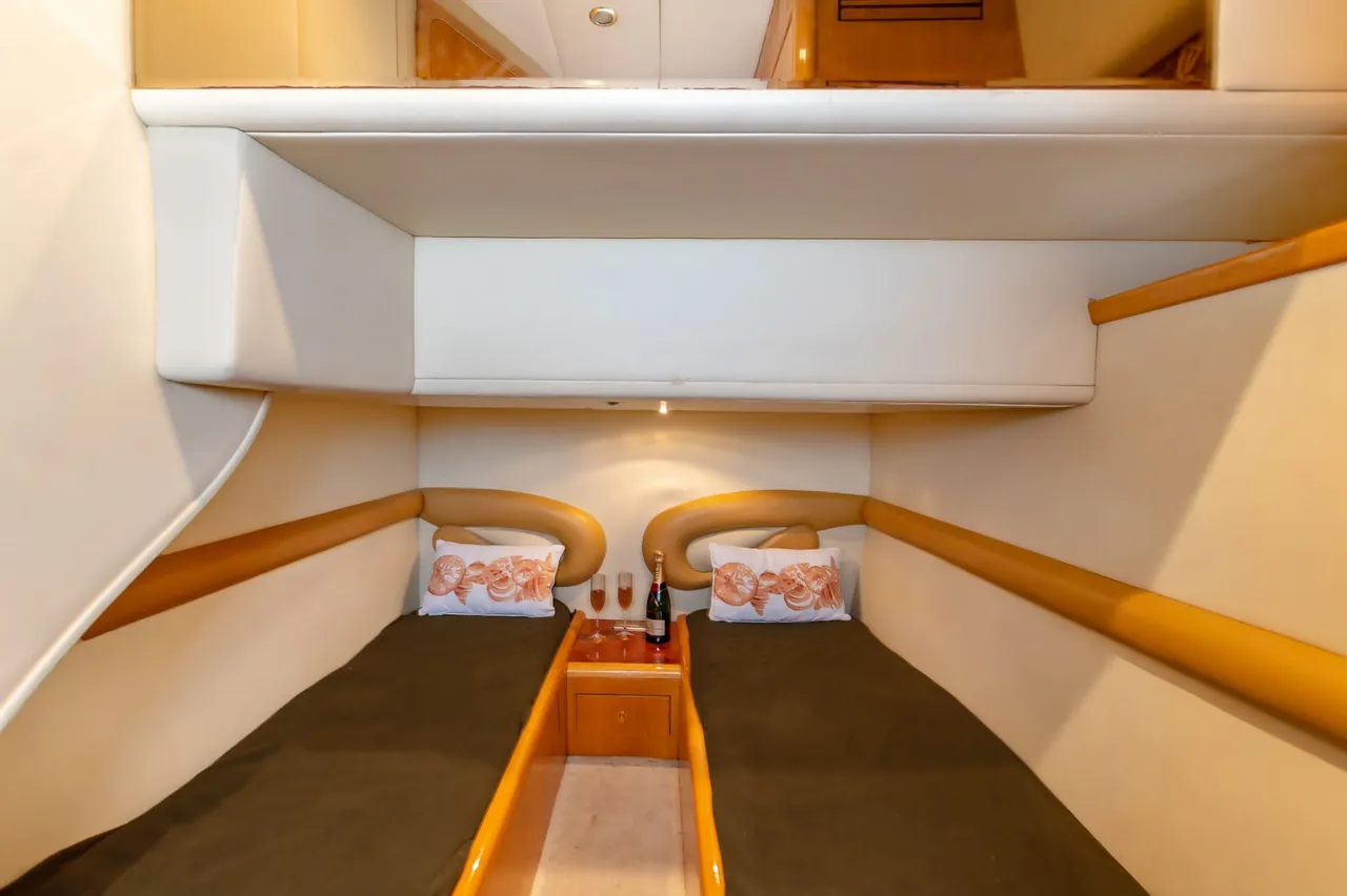 57ft Azimut R photo 3