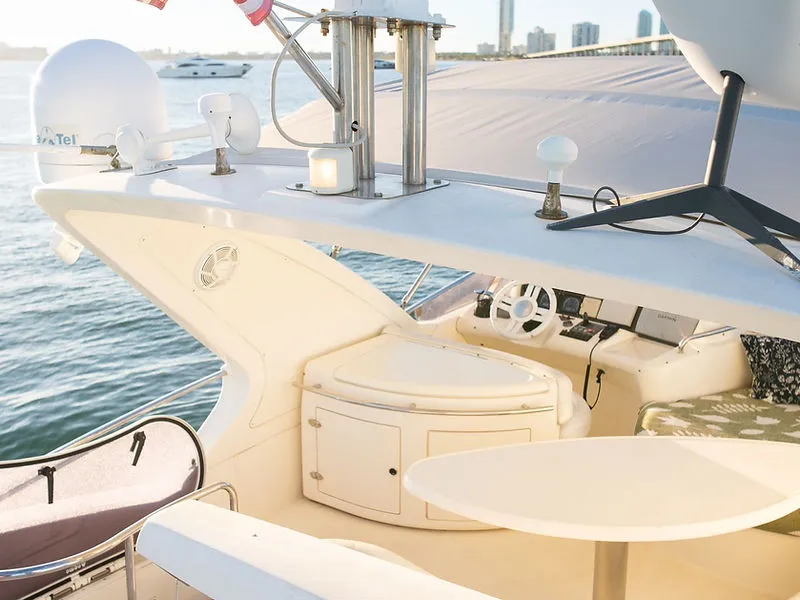 57ft Azimut photo 4
