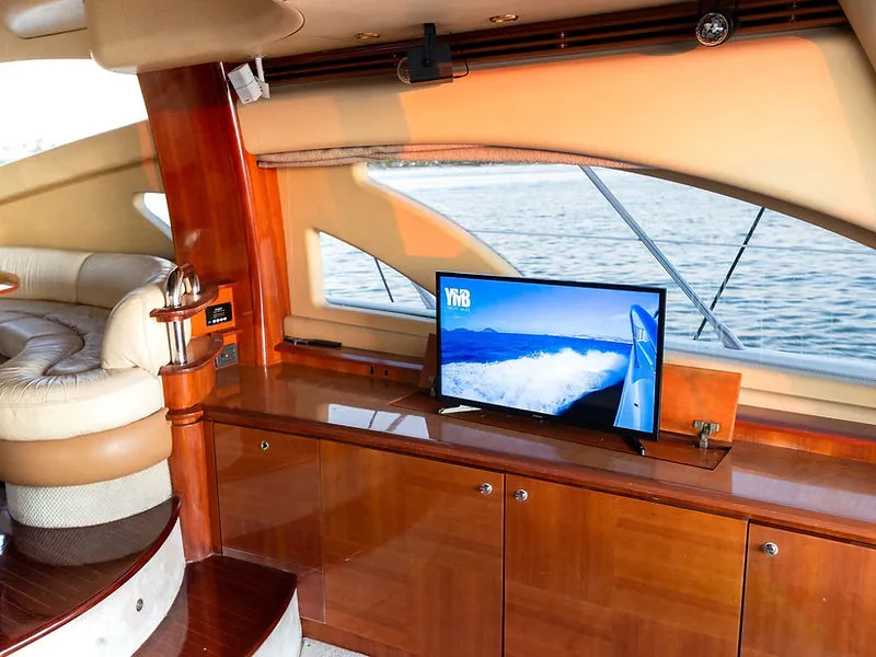 57ft Azimut photo 5