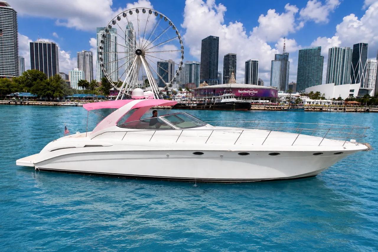 60ft Pink Sea Ray photo 3