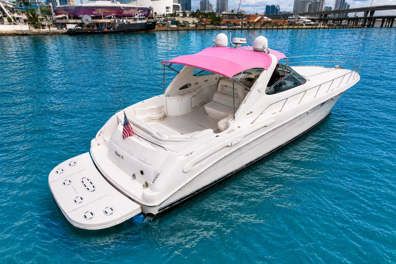 60ft Pink Sea Ray photo 4