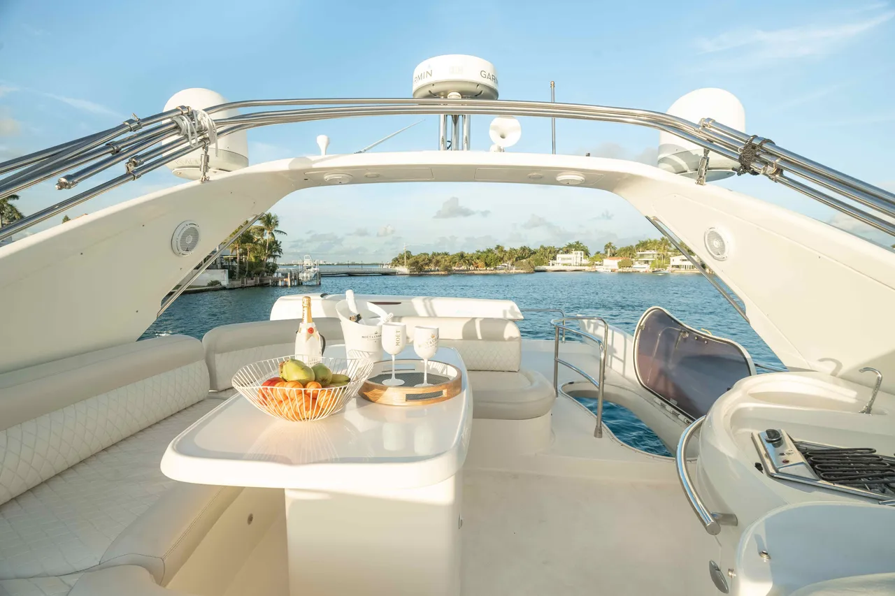 65ft Azimut U photo 5