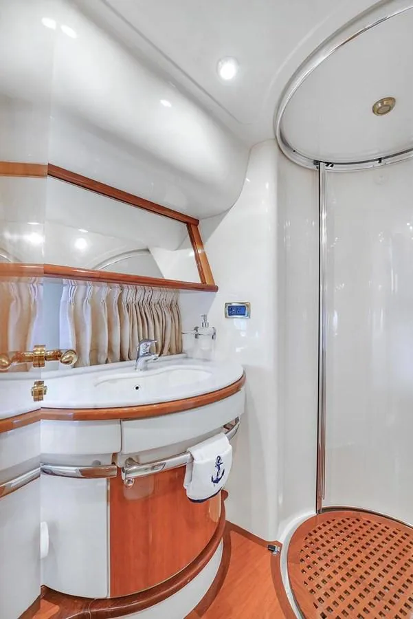 65ft Azimut VC photo 4