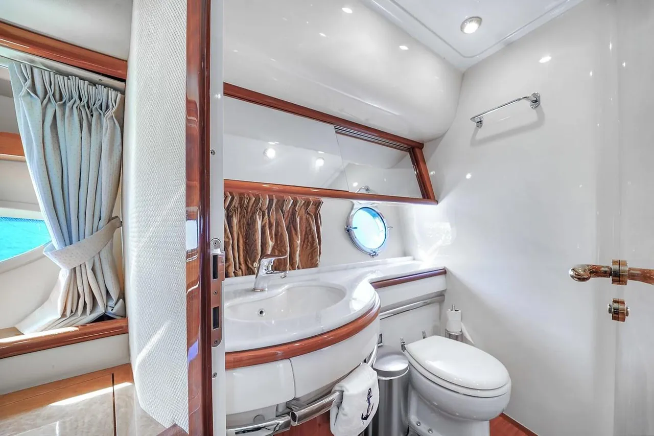 65ft Azimut VC photo 5