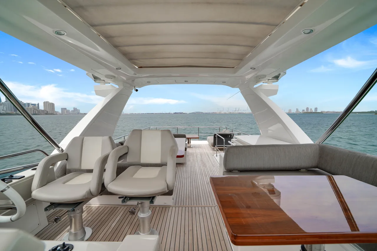 70ft Azimut B photo 5