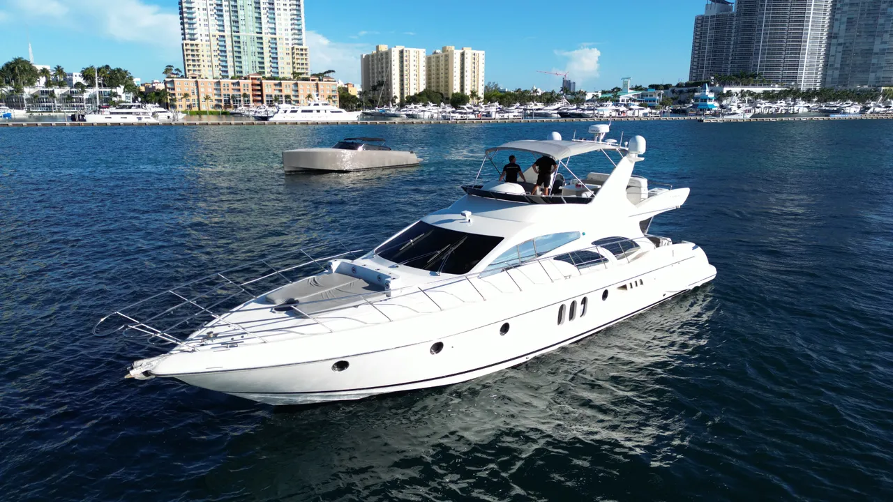 70ft Azimut J — photo 1