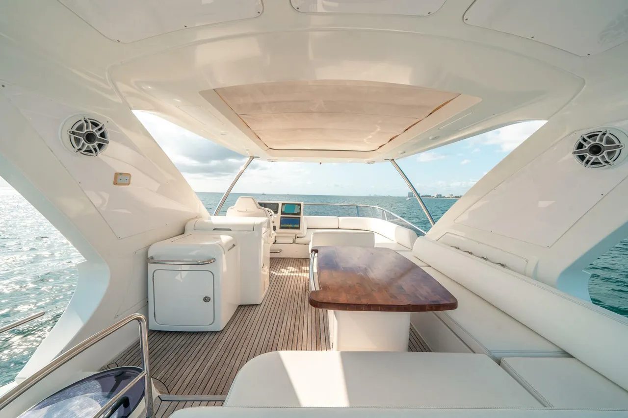70ft Azimut W photo 3