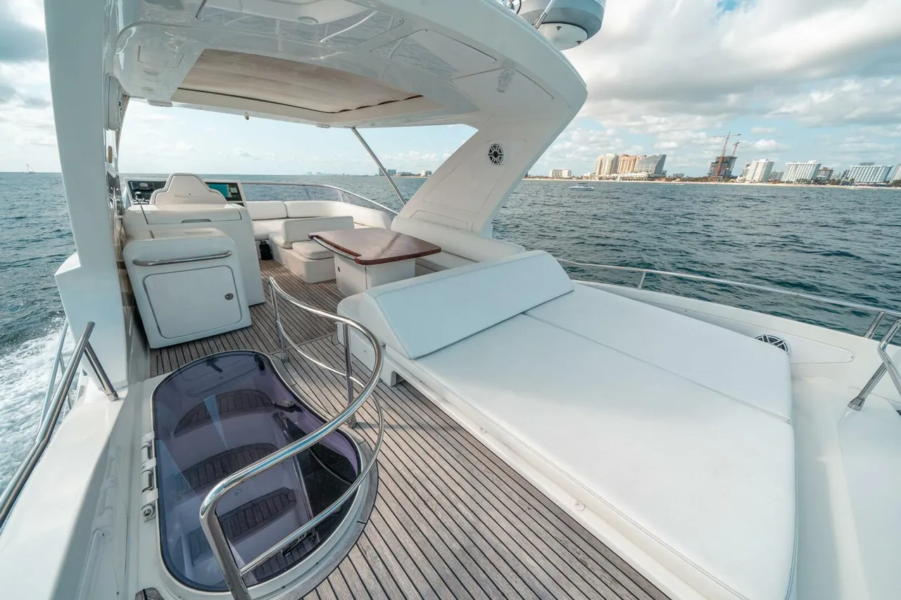 70ft Azimut W photo 4