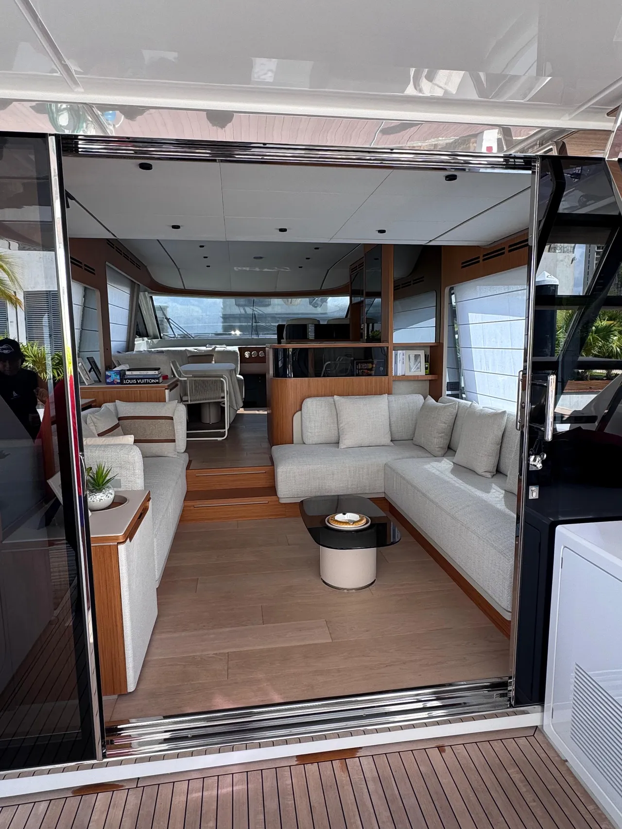 70ft Ferretti photo 3