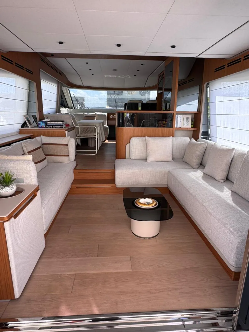 70ft Ferretti photo 5