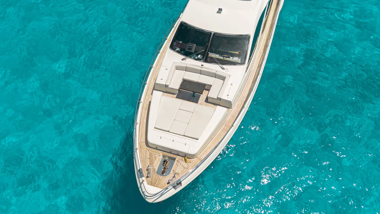 84ft Azimut photo 5