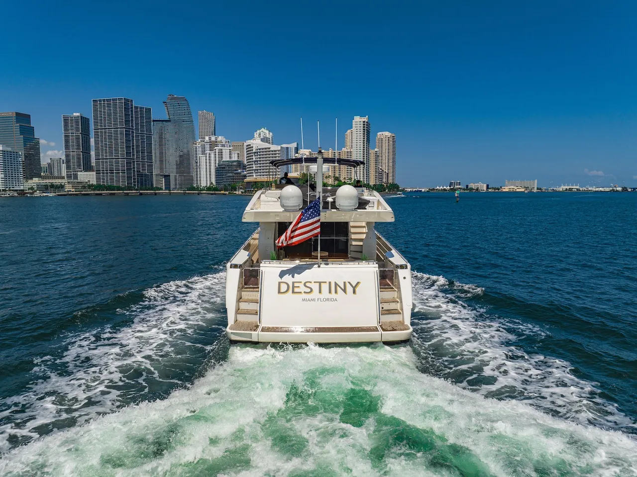 85ft Ferretti photo 3