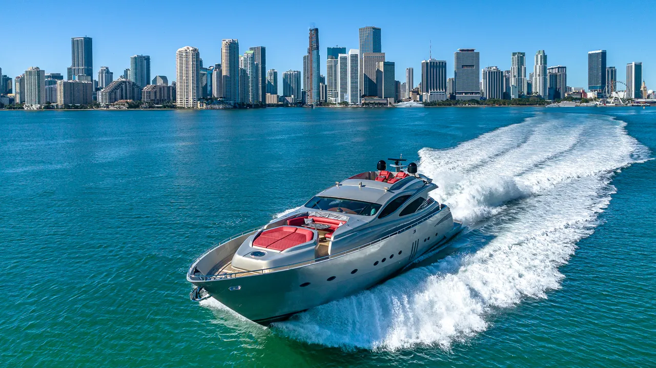 90ft Pershing photo 3