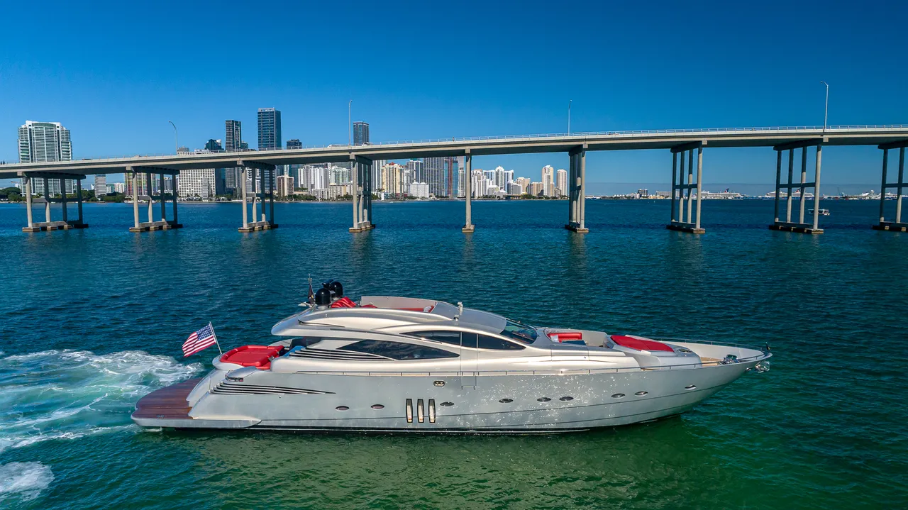 90ft Pershing photo 4