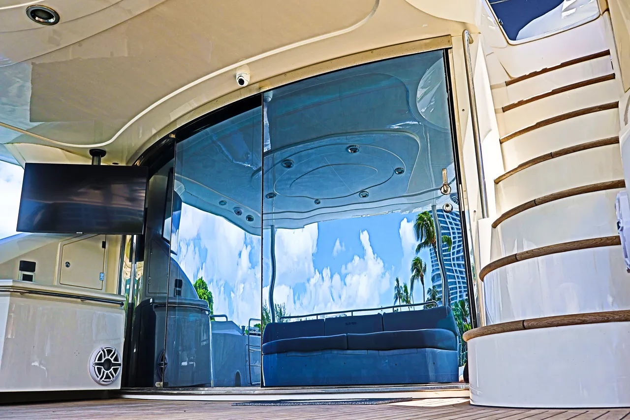 90ft Sunseeker DP photo 5