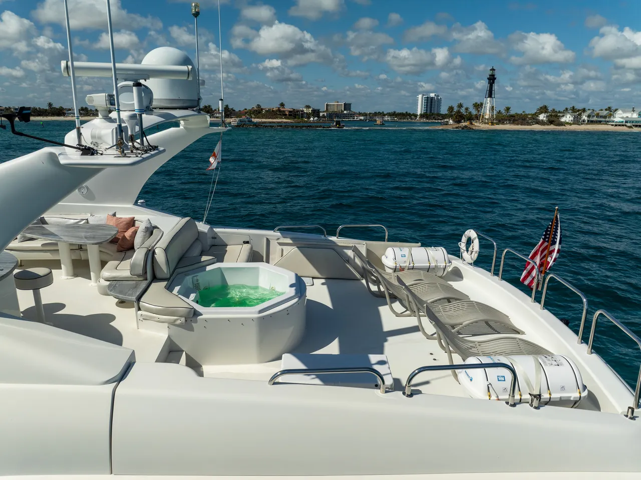 94ft Lazzara photo 2